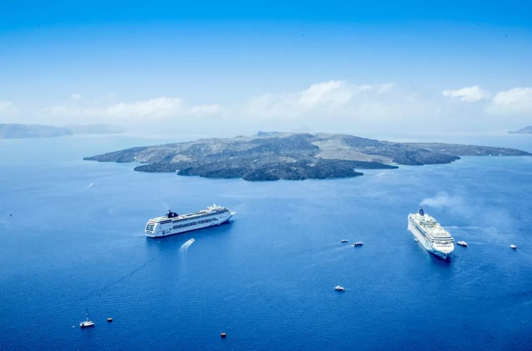 搭船途中可欣赏到爱琴海明媚风光