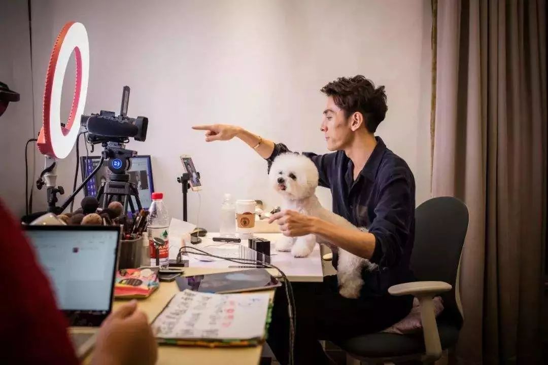 搭搭夫妇直播间护肤专场 1254d12620614a4a903c9d0fc5b620c5.jpeg