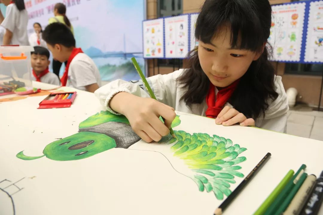区青少年宫六一系列活动之海峡两岸青少年迎亚运61百米长卷绘画活动