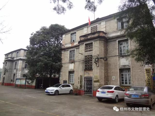 广西大学梧州旧址现存楼房6栋,建于1928年,建筑风格中西合璧,欧式为