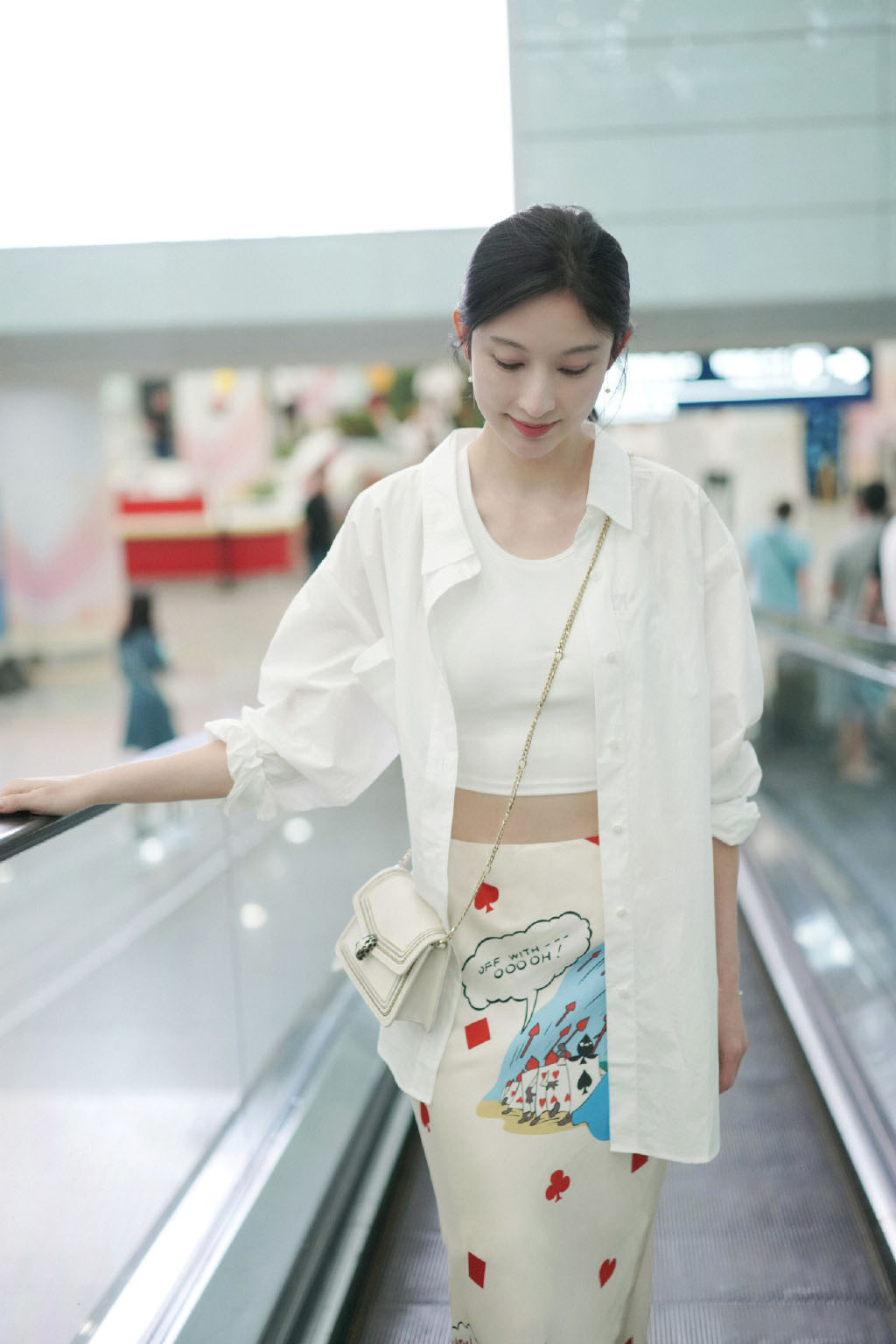 飞机场的女演员 27fe80bc7dc84dca912d745da3f7a10e.jpeg