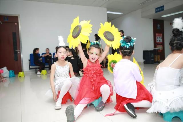 重庆科教频道2019夏日艺术盛典精彩现场大放