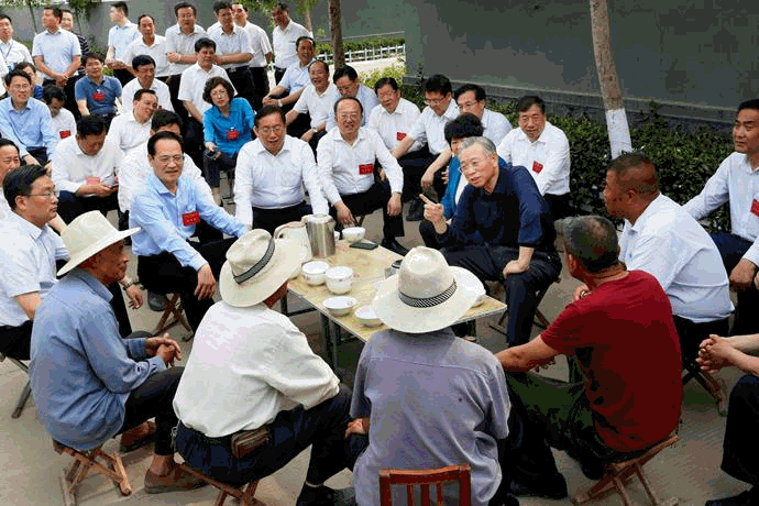 全省推进乡村振兴暨脱贫攻坚现场会议举行