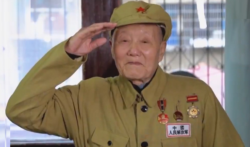 95岁战斗英雄张富清：60多年深藏功名，一辈子坚守初心