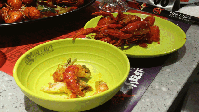 龙虾吃什么食物长大 3e36fb54b5bf4bd1b355a66c43d1a5a0.gif