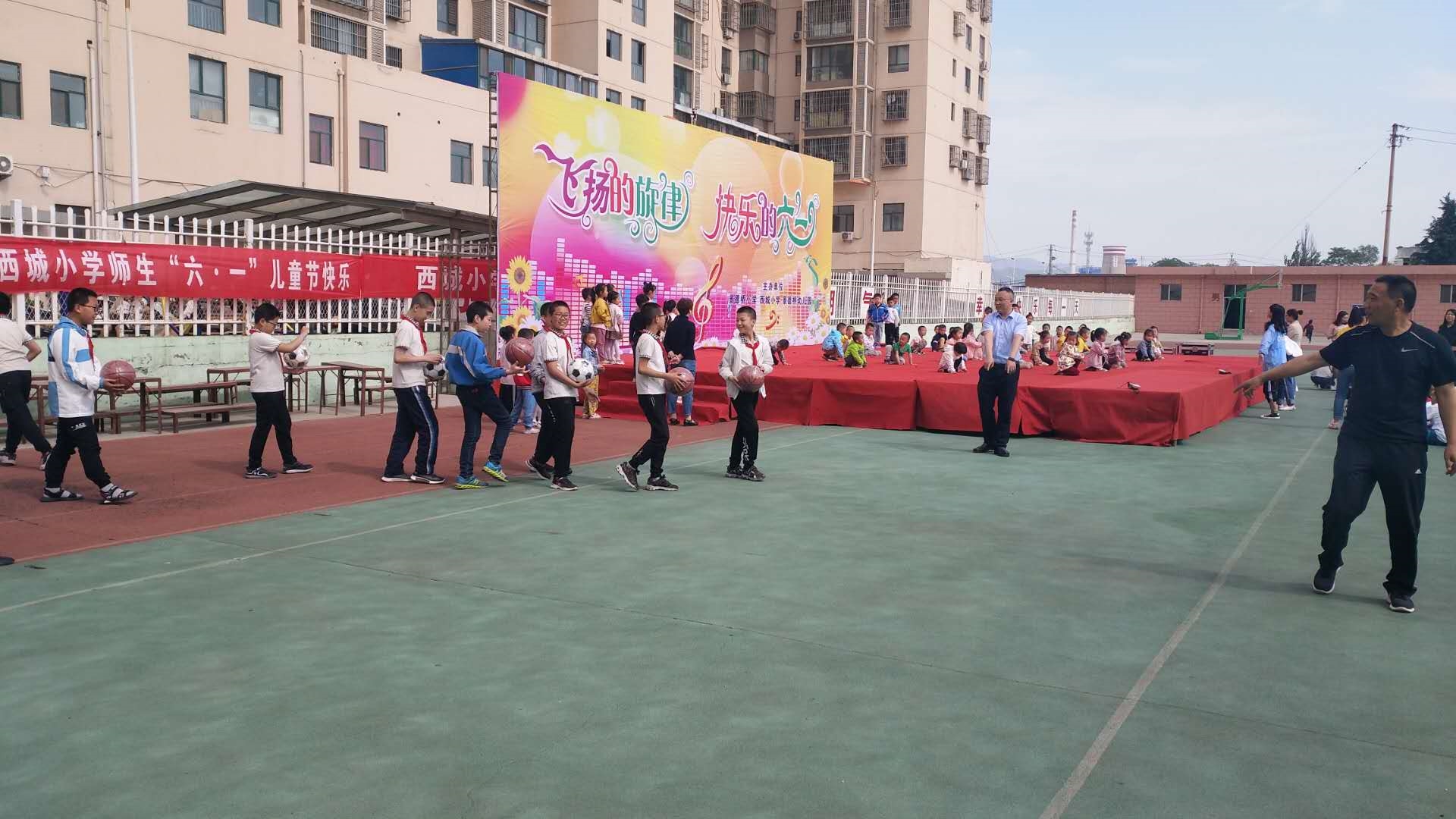 中国大地保险晋城中支与西城小学共庆"六一"