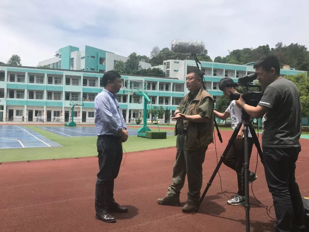 拍摄纪实百年巨匠苏步青摄制组走进平阳