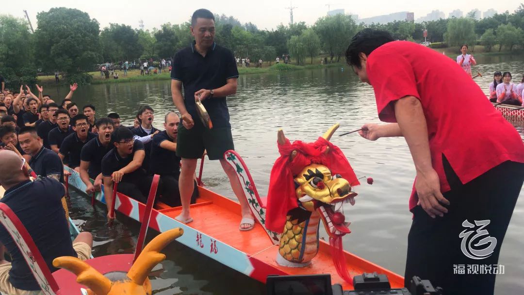【先锋侠】全国第一艘!高校制造龙舟在福州下水(附视频)