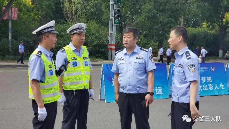 长治交警三大队圆满完成二青会火炬传递道路交通安保任务