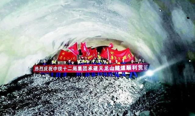 喜马拉雅山隧道长多少公里 9b4c81d8708f4d41a1d221d6505526ef.jpeg