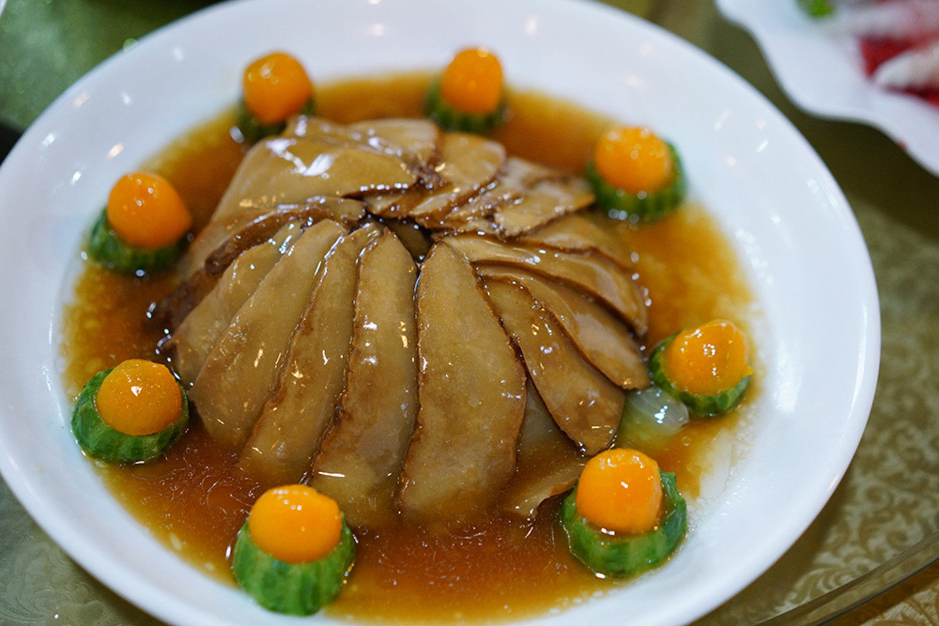 正是色香味俱全,当天大厨为了让我们品尝特色的斋菜素食还特意做了几