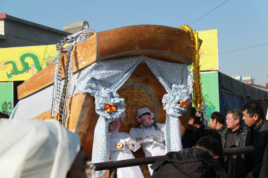 帐子【据说够长够宽能显示出你的孝心】亲属按辈份依次祭拜充气门头很