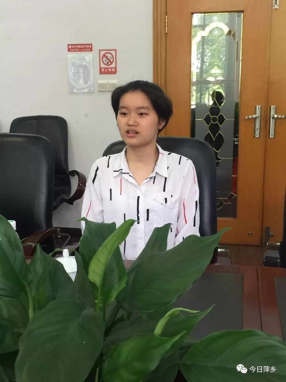 萍乡中学三名女生被新加坡国立大学和南洋理工大学录取