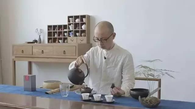 《泡茶方法论》由茶香记寻茶师,资深茶人陈钢老师主讲.