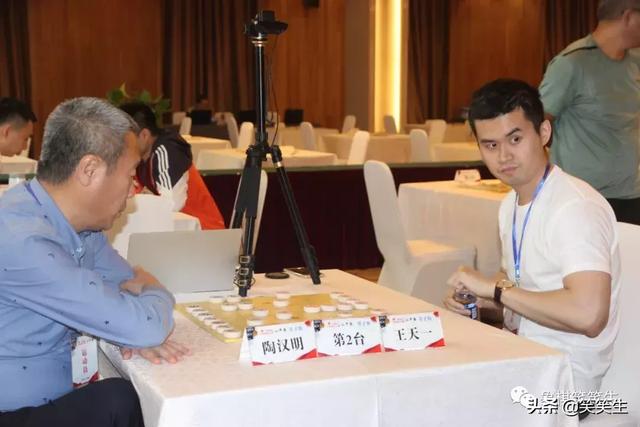 博瑞杯棋迷致敬柳大华王天一赵鑫鑫首日连下三城