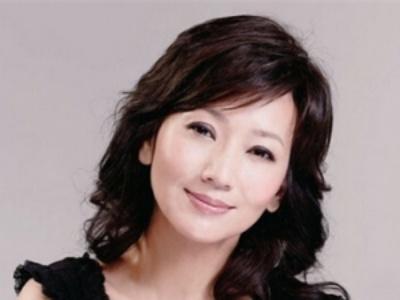 四十岁的女人适合什么发型?学会这几款发型,减龄又有气质