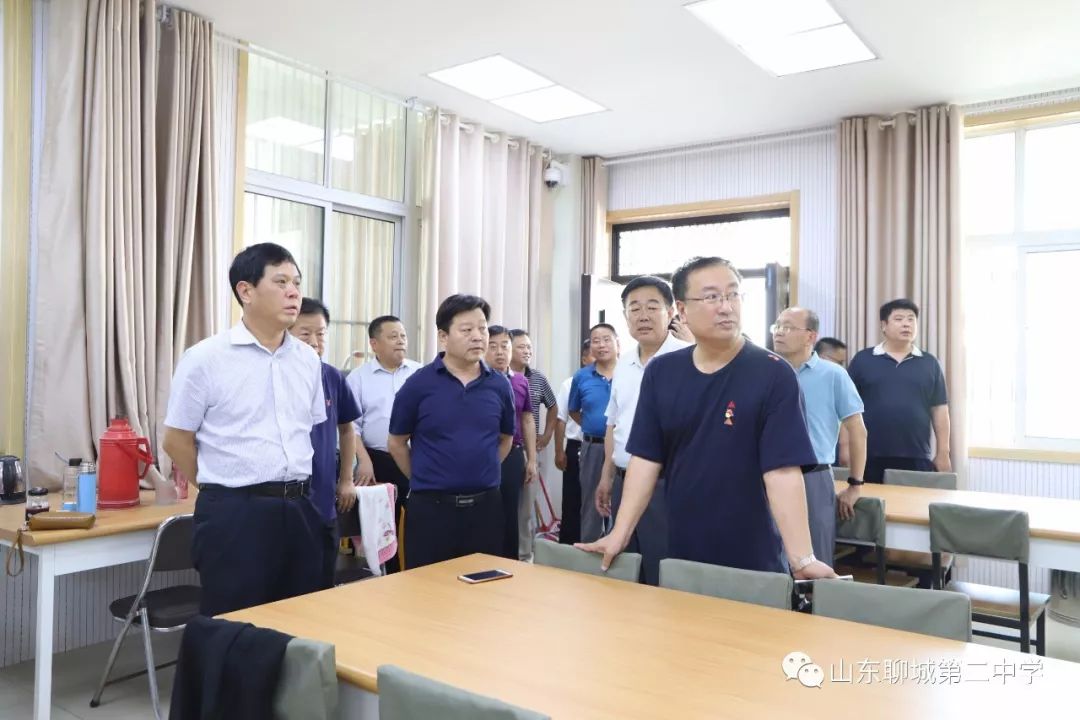 东昌府区副区长王怀福同志率领招委成员单位负责人视察聊城二中考点