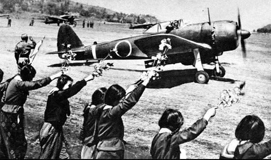 二战时美国仅飞行员就有40多万，你让日本怎么打