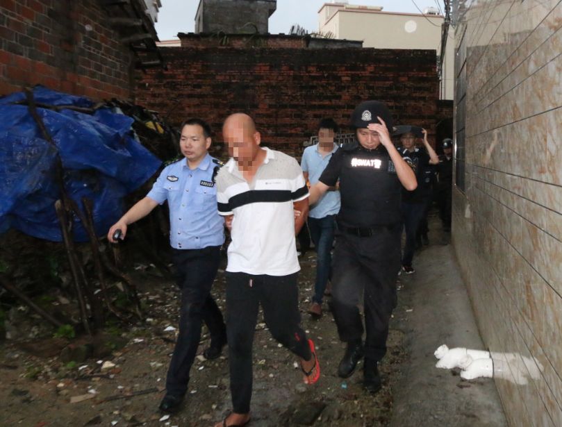 初步核破外地案件35宗,公民信息一大批,pos机12台,缴获涉案现金10多