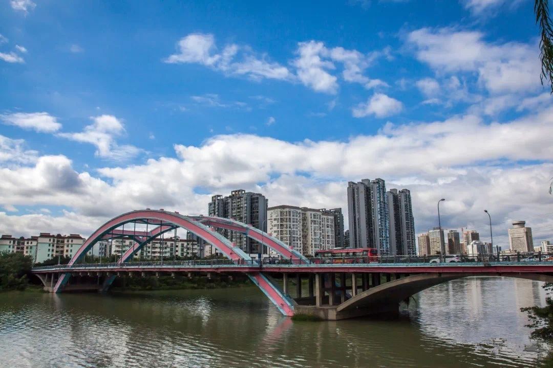 现今现饮马大桥过去的50年,绵阳的变化不可谓不大.