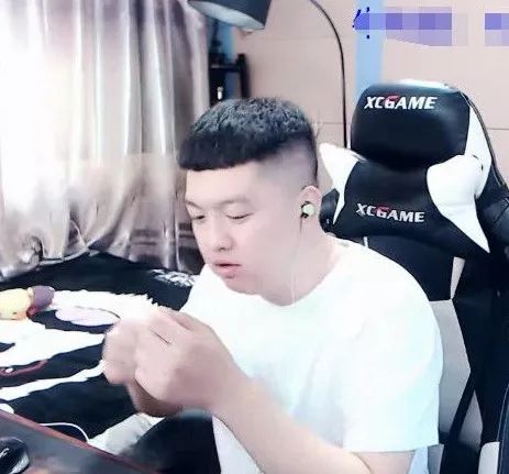 八方打听:阿哲即将回归直播!