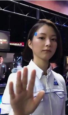 日本仿真机器人妻子,发售就被抢光,可甜可咸会有疼痛感!