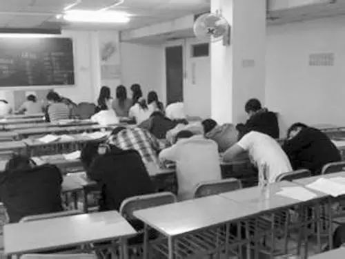 真实的大学生活 1a686a9839b64e01ad52d0e4bbbbd2f4.jpeg