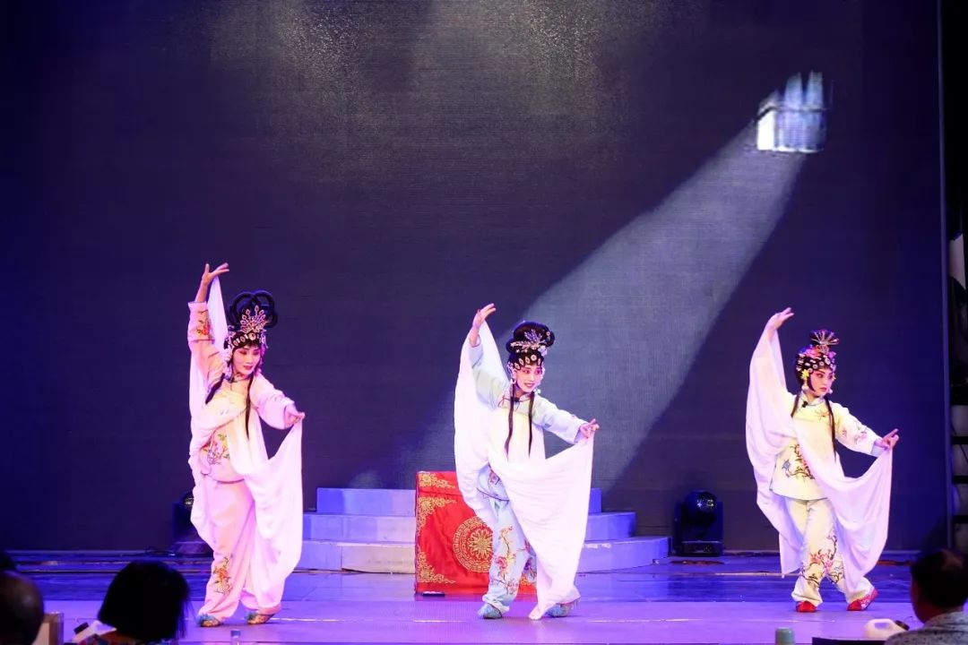 石鼓广场 演出剧目:《新打铁》《福寿图》 演出单位:衡阳衡州花鼓戏