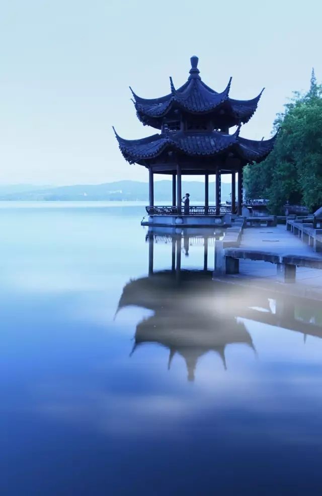 佛说:弱水三千,只取一瓢饮