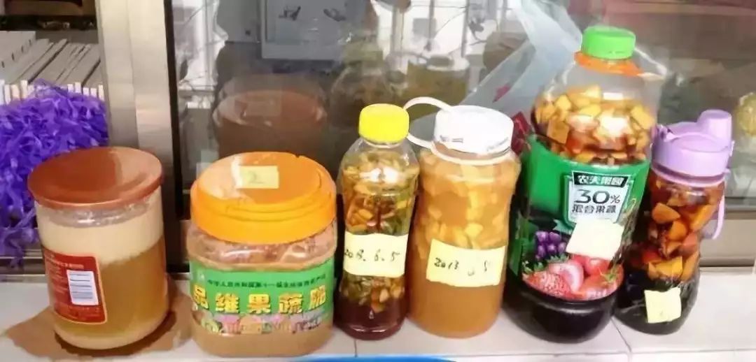 自制环保酵素这就是正在发酵中的酵素.