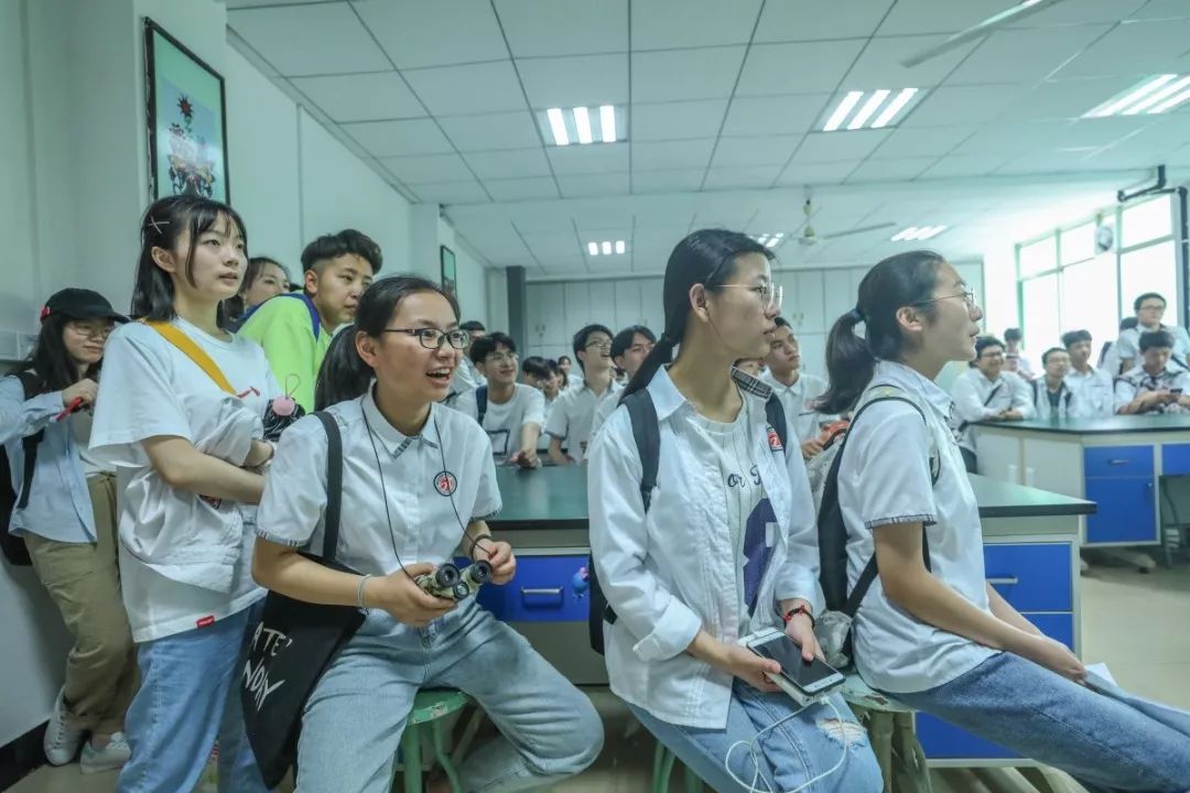 走进西大 立志向学|杨家坪中学彩云湖校区高二年级综合实践活动