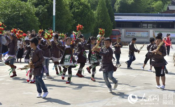 贵州从江:非遗文化进校园_芦笙