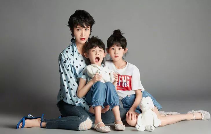 陆毅鲍蕾贝儿照片 5d08723bf7244de68ce9eb9601ba177c.jpeg