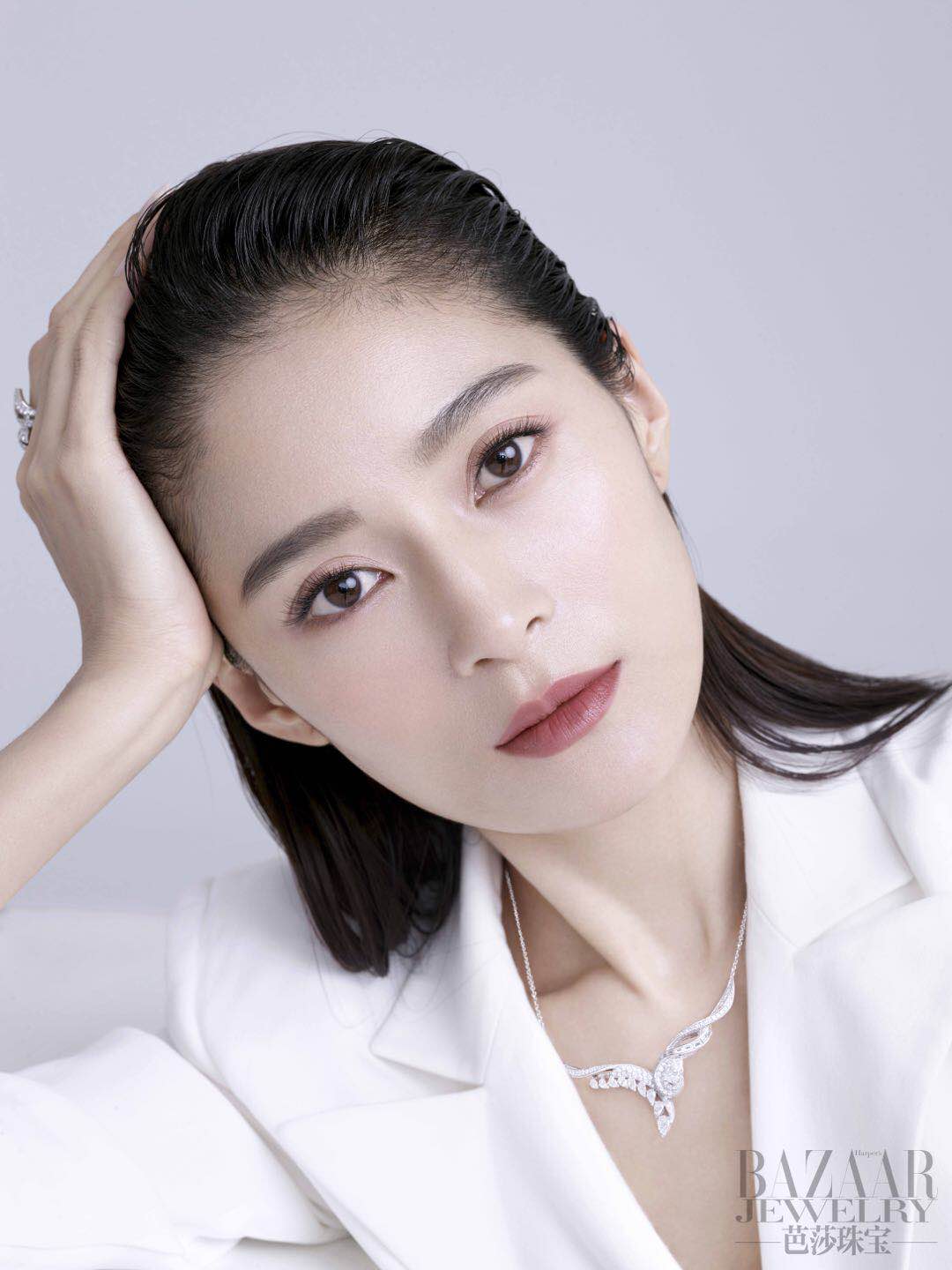 可盐可酷!王媛可最新大片禁欲脸清冷迷人