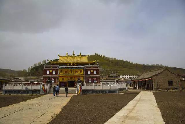 却藏寺藏身却藏滩的格鲁派寺院