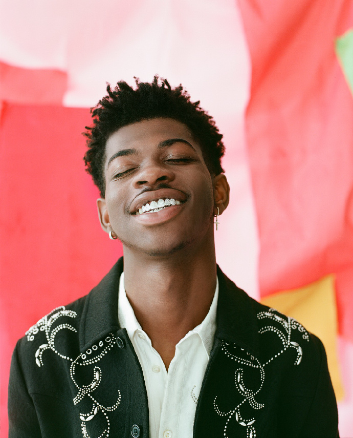 爆红新星lil nas x登上teen vogue杂志封面