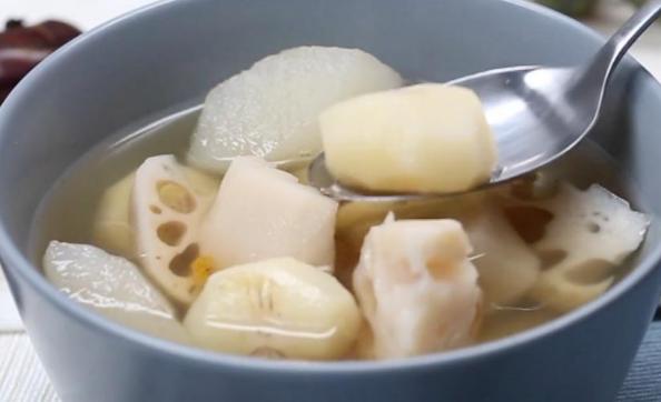 莲藕煲汤用什么料 8fd7da6f369747c29a163d1ce5c6e642.jpeg