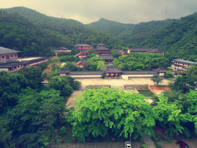 航拍图片:东莞黄江芙蓉寺,布局精妙,寺庙很宏大