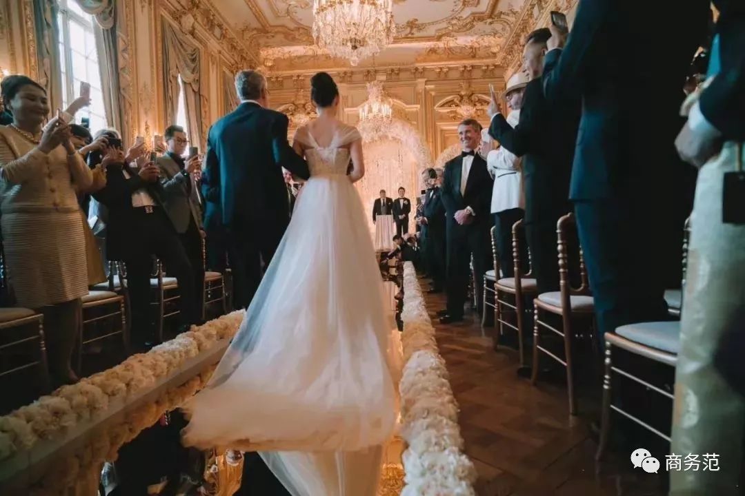 原创郎朗凡尔赛宫办婚礼,新娘换6套婚纱,英国王子,周杰伦都来了.