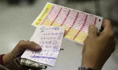 石头价格排行_泰国渔民意外捡到30公斤“石头”,专家证实是龙涎香,价值774万(2)