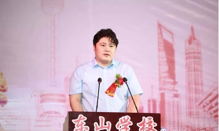 "开国将军后代合唱团"心系东山学校 歌唱家侯丽娟浓情献歌