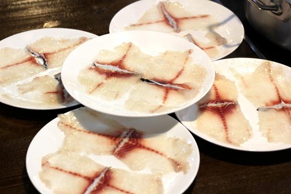 北京最好吃的斑鱼火锅1条黑鱼3种吃法火锅刺身油炸味道鲜美