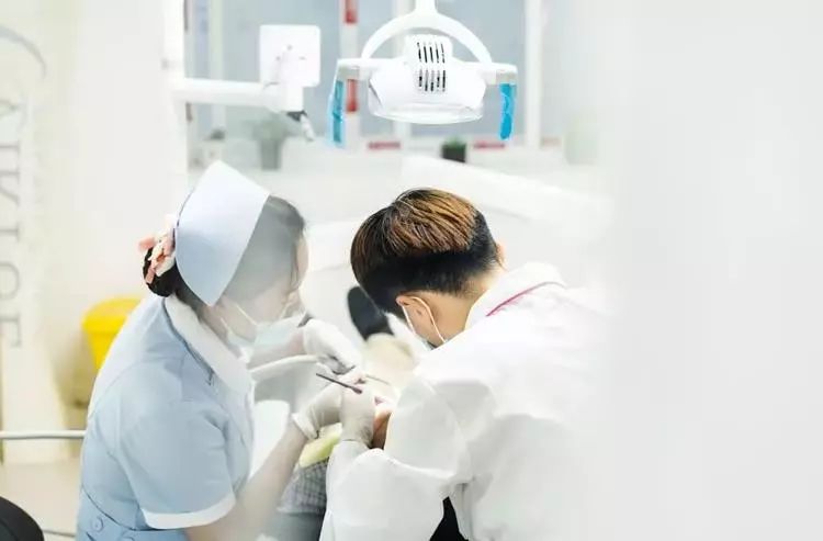 怎么才可以当上牙医 bf160dad68184f848ee5213deed24591.jpeg