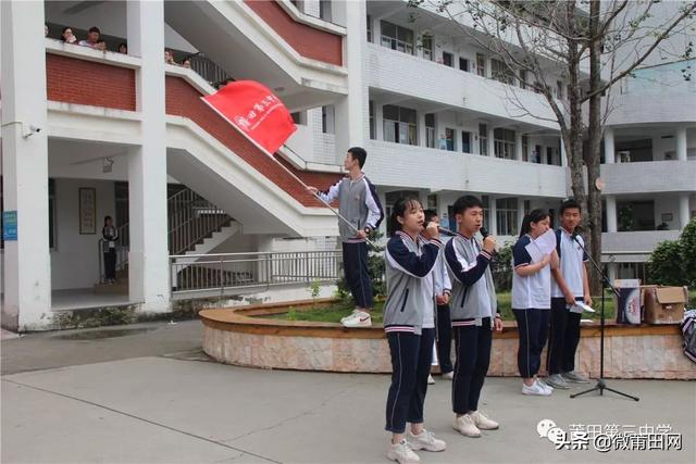 莆田第三中学高考喊楼高考必胜学子们加油