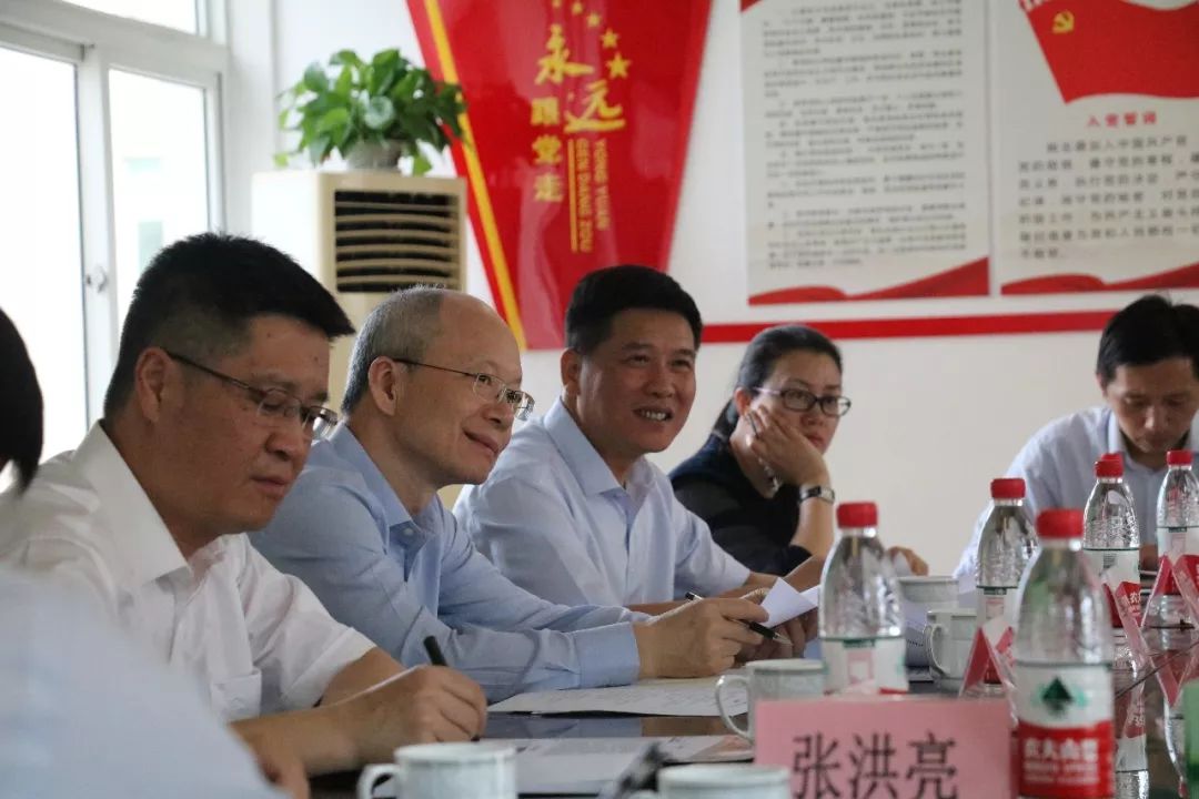 镇工业副镇长詹祥,姜山镇商会会长,一舟集团董事长张文阳等参加座谈