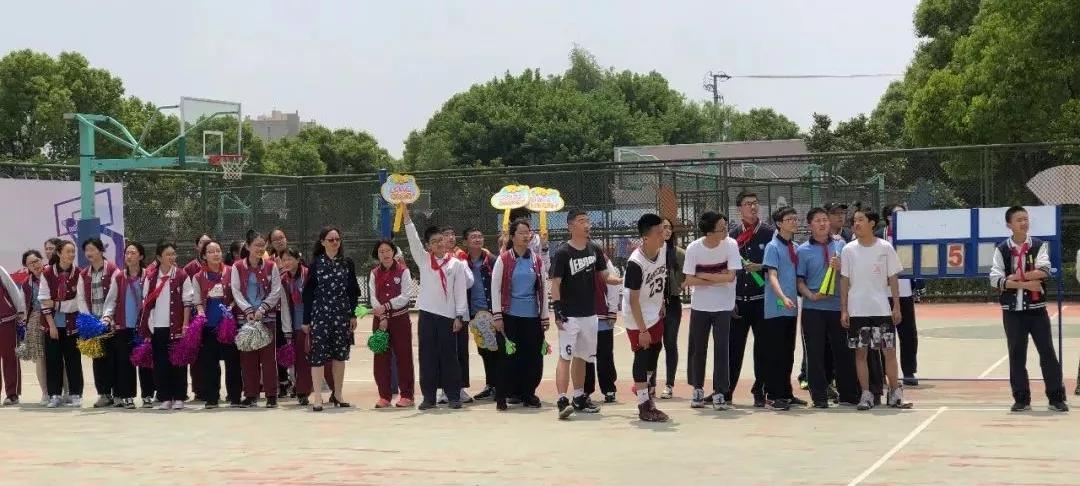经过一个学期的筹办和坚持,迎园中学校园篮球争霸赛超出预期地实现了"
