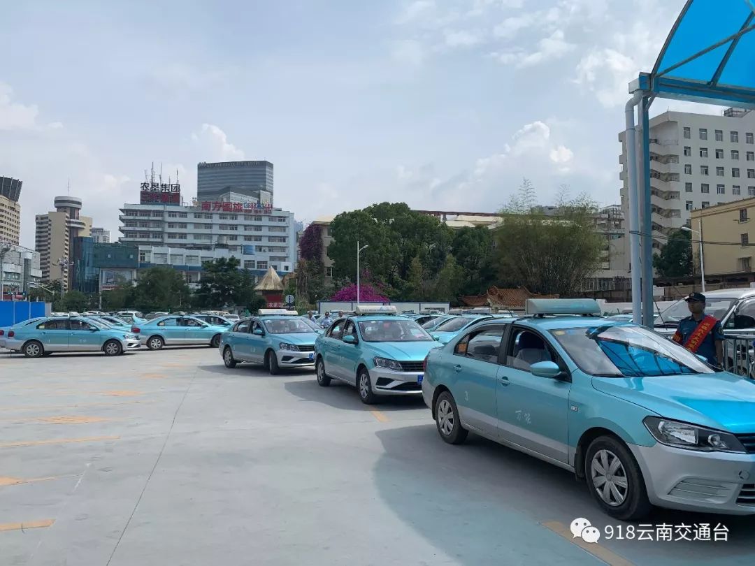 昆明火车站出租汽车候客区投入使用!