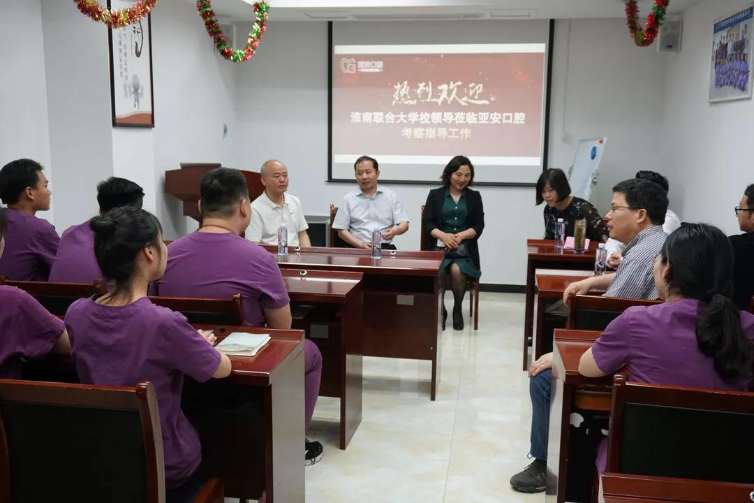 参观结束后,桐城市政府副市长桂稳成,桐城市政府办公室主任汪习军