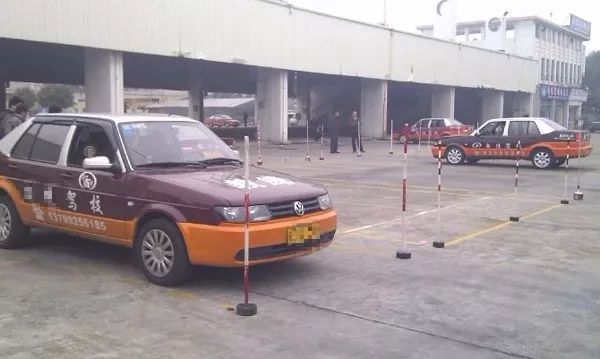 女学生车 f31a8aae7210442eb74c92d8591a67ff.jpeg