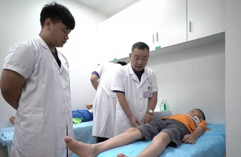                     被身高害惨的中国孩子，专家一语惊醒家长